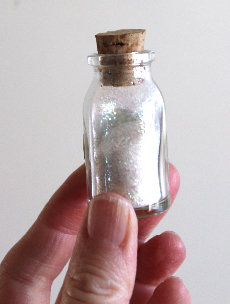 コニファーの小枝と大豆で作る超ミニクリスマスツリー(作り方・材料)