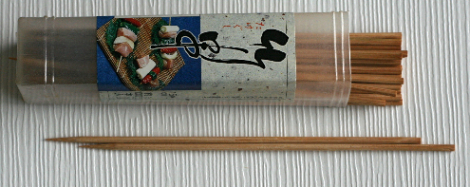 コニファーの小枝と大豆で作る超ミニクリスマスツリー(作り方・材料)