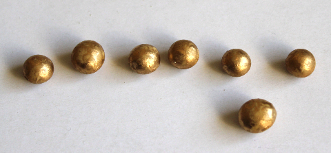 コニファーの小枝と大豆で作る超ミニクリスマスツリー(作り方・材料)