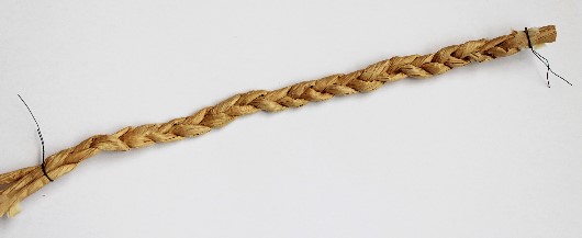 しめ縄風リースベースを紙袋の取っ手で作る