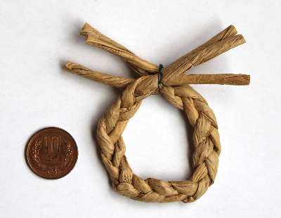 しめ縄風リースベースを紙袋の取っ手で作る