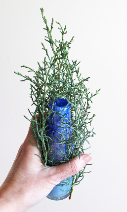 飾り紐でコニファーを巻くだけで作るミニクリスマスツリー（作り方・材料）