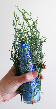 飾り紐でコニファーを巻くだけで作るミニクリスマスツリー（作り方・材料）