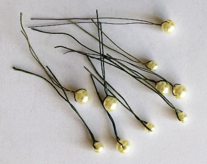 飾り紐でコニファーを巻くだけで作るミニクリスマスツリー（作り方・材料）