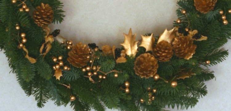 生木をベースに作るクリスマスリース