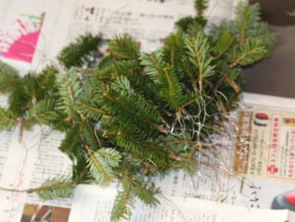 もみの木とリボンのクリスマスリースの作り方・材料