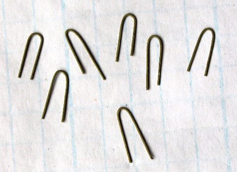 グレヴィリアゴールドのリース：ピンで固定するタイプ　作り方・材料