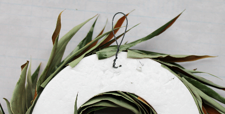 グレヴィリアゴールドのリース：ピンで固定するタイプ　作り方・材料