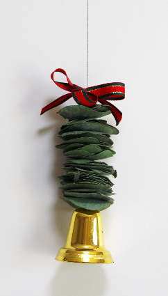 ユーカリの葉のクリスマスベル（作り方・材料）