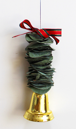 ユーカリの葉のクリスマスベル（作り方・材料）