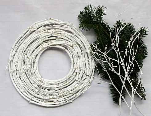白いベースのクリスマスリースの作り方・材料