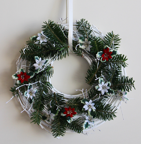 白いベースのクリスマスリースの作り方・材料