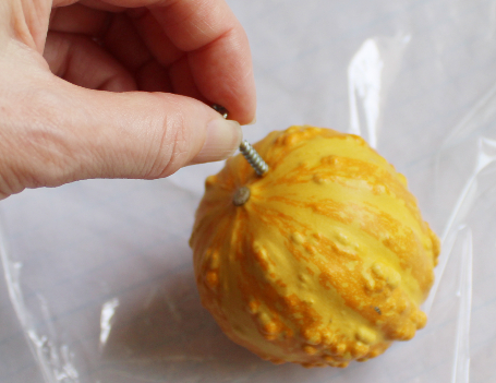 ハロウィンかぼちゃとハートリーフのリースの作り方・材料
