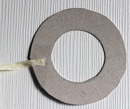 プラスチックや紙を切ってリースベースを自作する