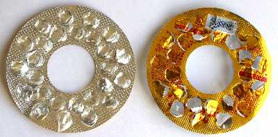 プラスチックや紙を切ってリースベースを自作する