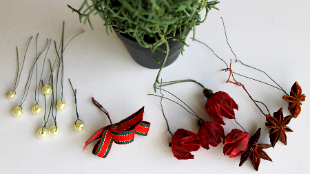 ブルーアイス(コニファー)1本で作ったミニクリスマスツリー:作り方・材料